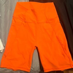 WILO ribbed shorts with pockets. Never worn. took off the tag & couldn’t return.